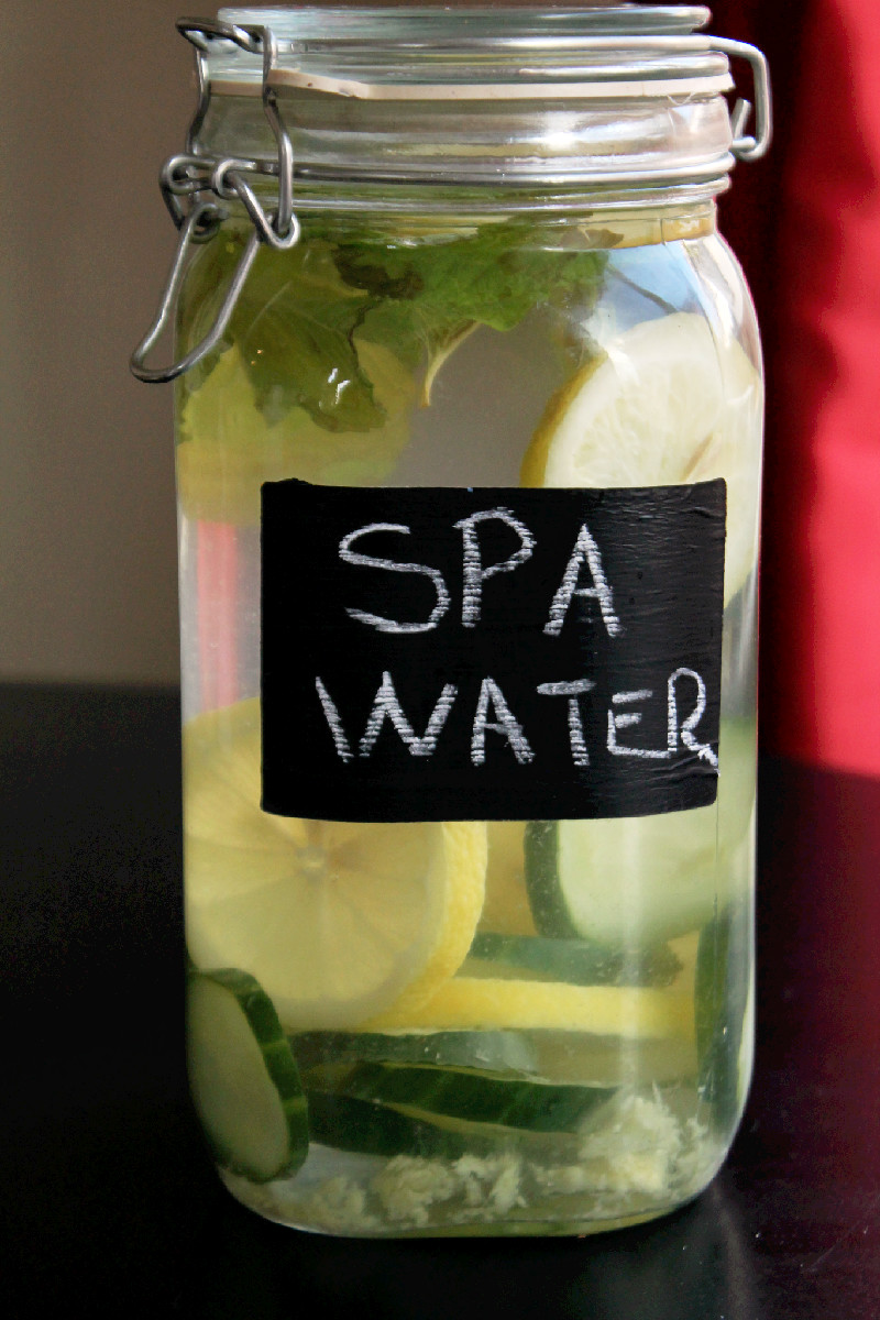 Detox water mint lemon cucumber Hey guys! Guess what!!?? CHEAP CLEAN EATS IS BACKKKKKK!!!! I missed having you in the kitch, but now we can cook and bake together again:) I wanted to blast off the return of the series by sharing with you my Natural Belly Slimming Detox Water.I drink this for a week out before a photo shoot or big event to help me flush my body of toxins and to debloat.